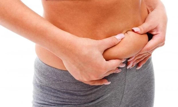 Η ιαπωνική τεχνική που διώχνει το λίπος της κοιλιάς και δεν απαιτεί διατροφή ή άσκηση (βίντεο)